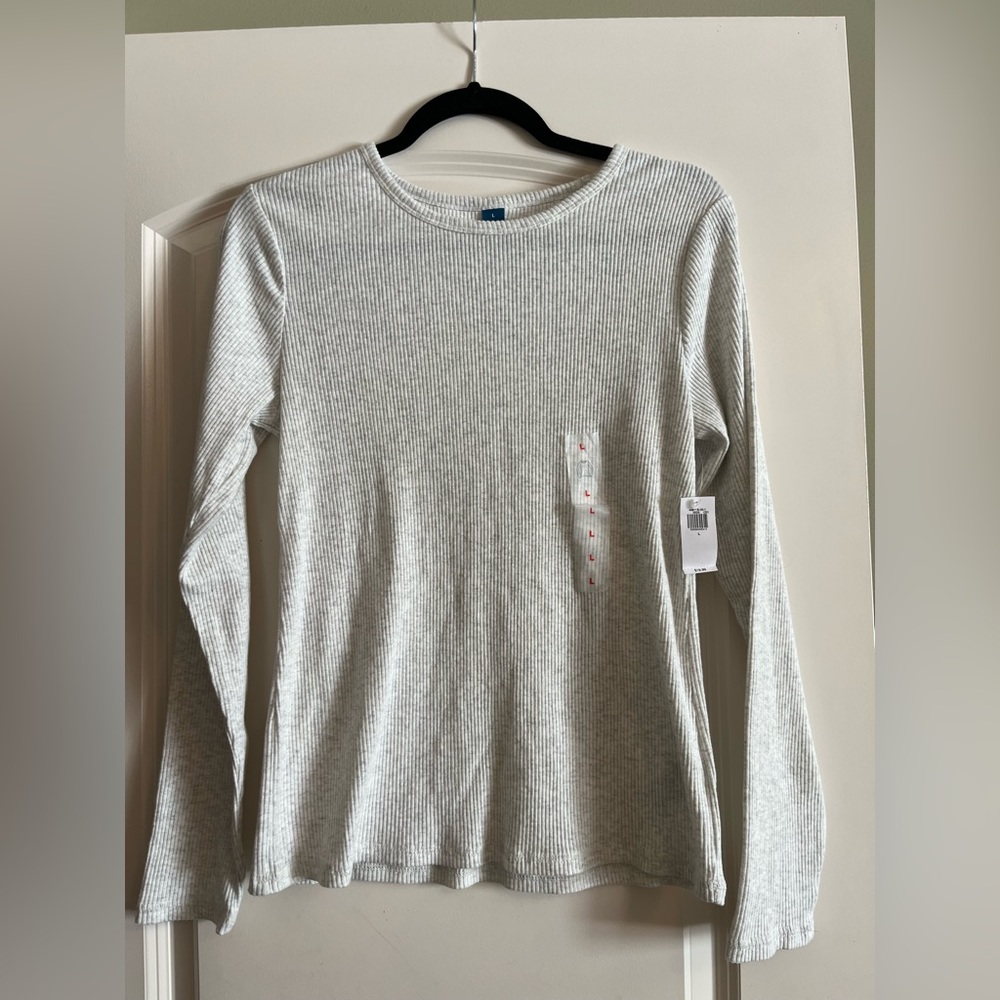 🚨 Cozy Alert! BNWT Women’s Cream Heather Old Navy Crew Neck